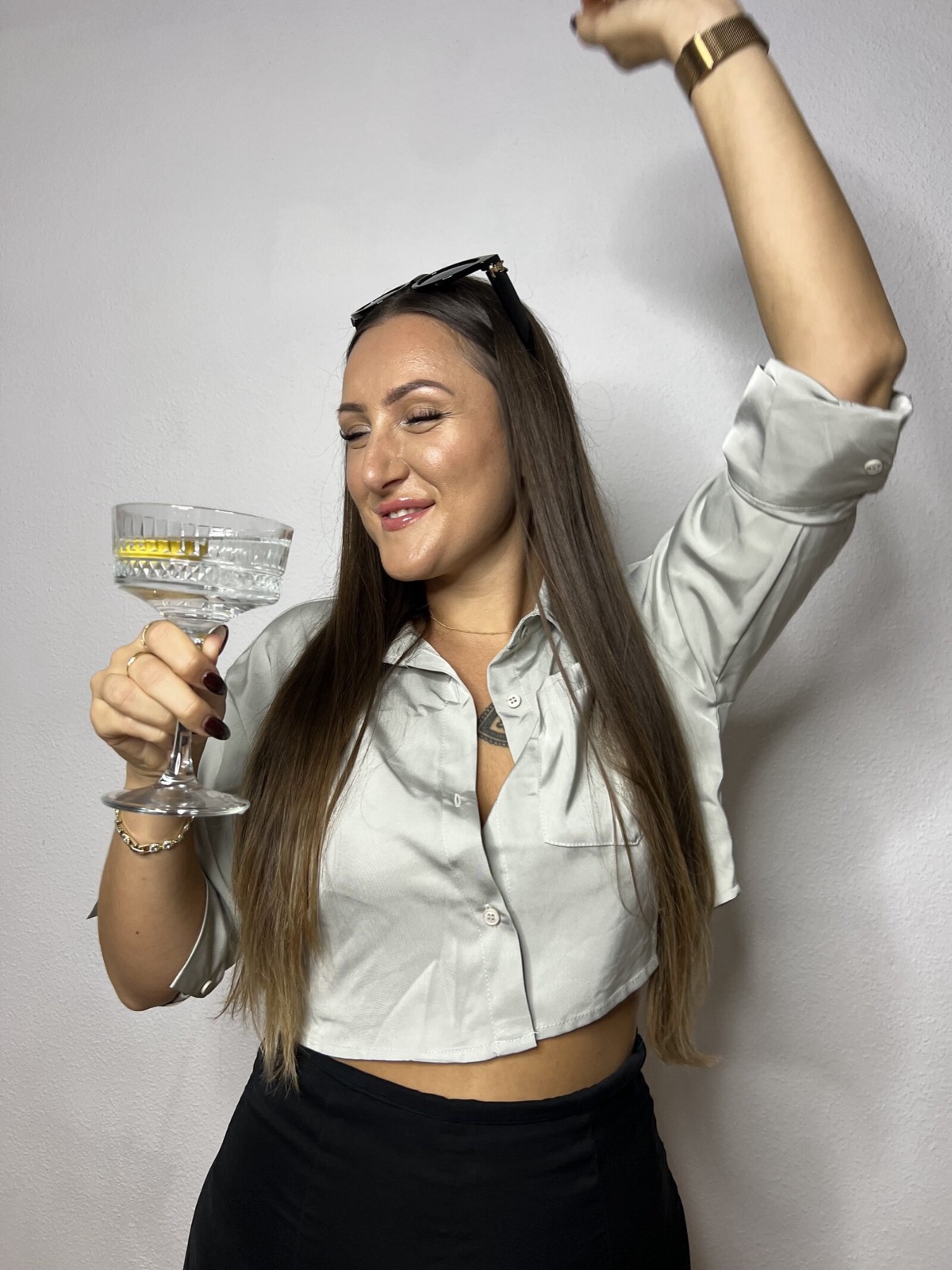 Elsi raising a glass